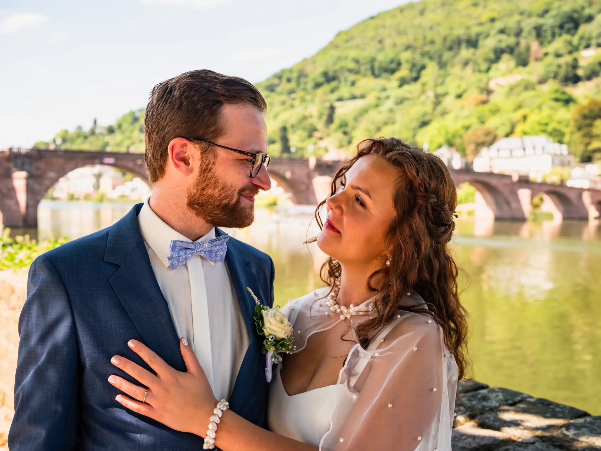 Brautpaar in der Abendsonne der Altstadt