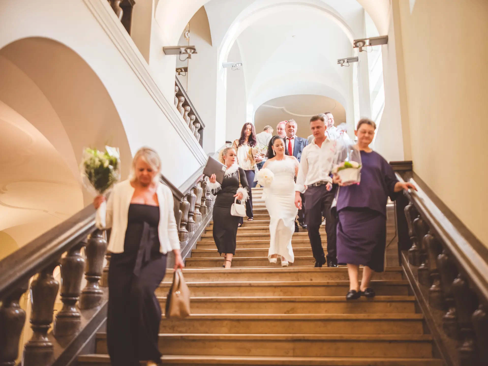 Paarfotos in der Altstadt nach der Trauung