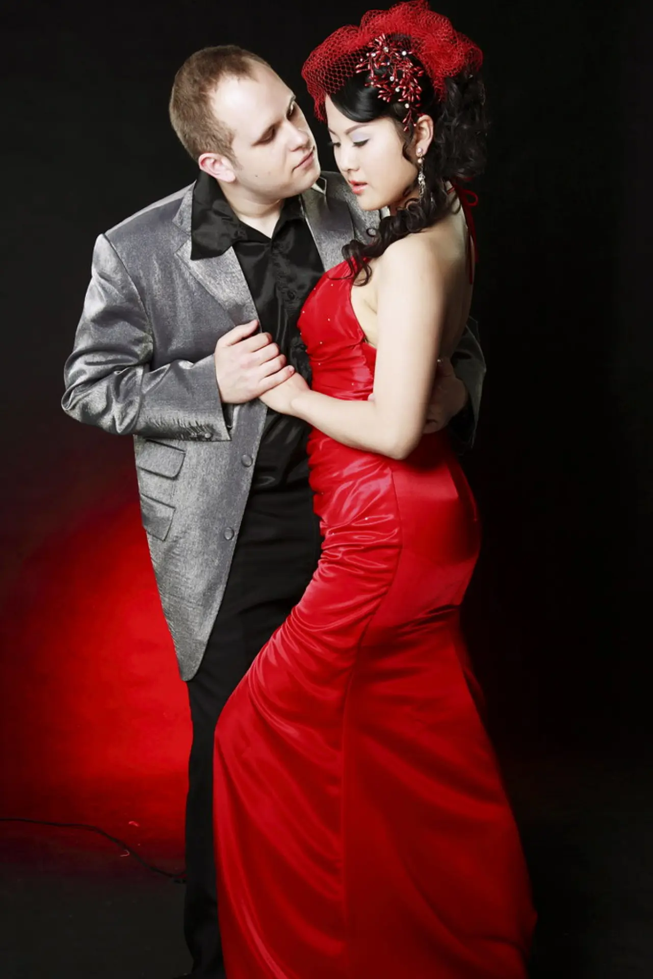 Verliebtes Paar in den Straßen Shanghais